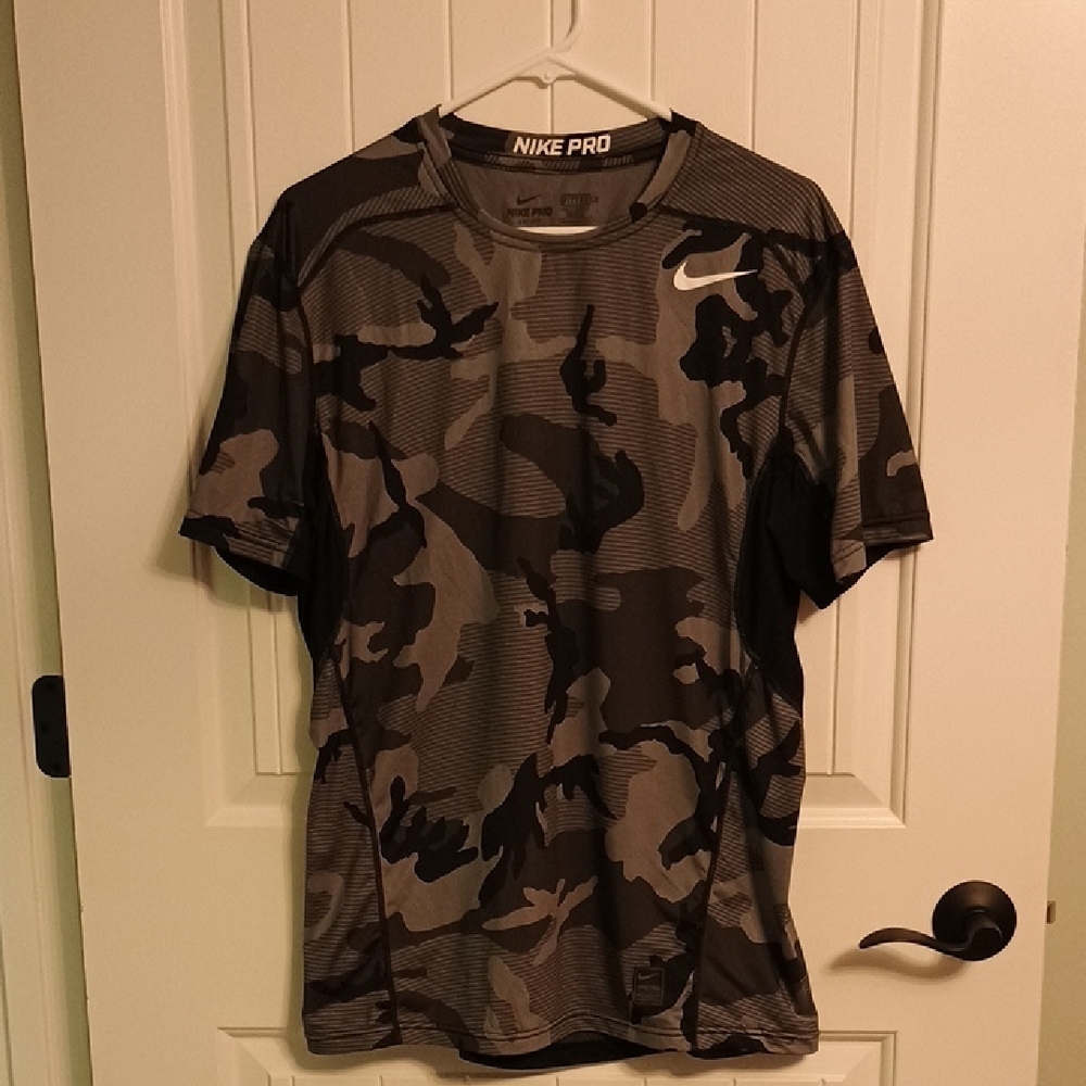 Nike Pro Men's Camouflage T-Shirt - Black and Gray-Size Large